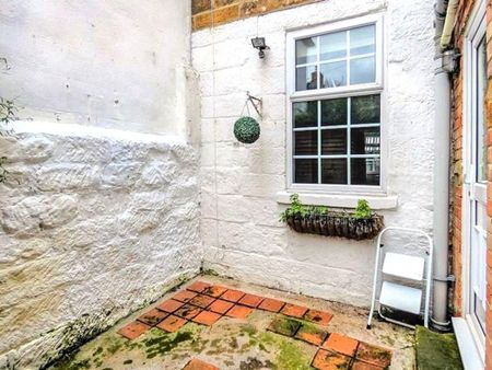 2 bed cottage to rent in TS9 - Photo 2