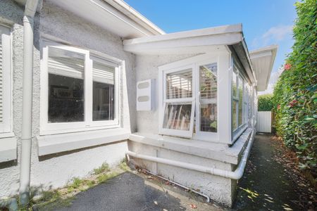 A Charming Retreat with Pet-Friendly Comfort - Photo 3