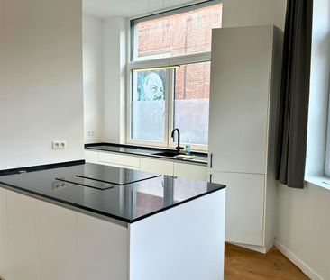 Volledig gerenoveerd gelijkvloers appartement met 2 slaapkamers te ... - Foto 5