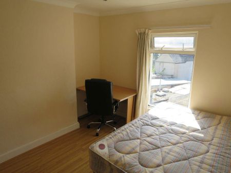 3 bedroom flat to rent - Photo 5