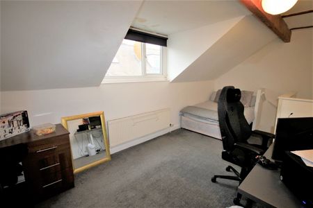 Beulah View, Leeds, West Yorkshire - Photo 3