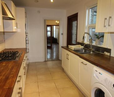 3 bedroom terraced house to rent - Photo 5