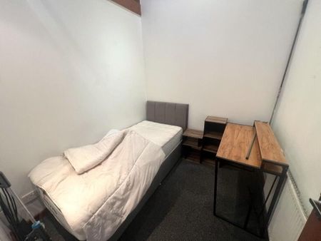 92 Tavanagh Street, Belfast, BT12 6JN - Photo 4