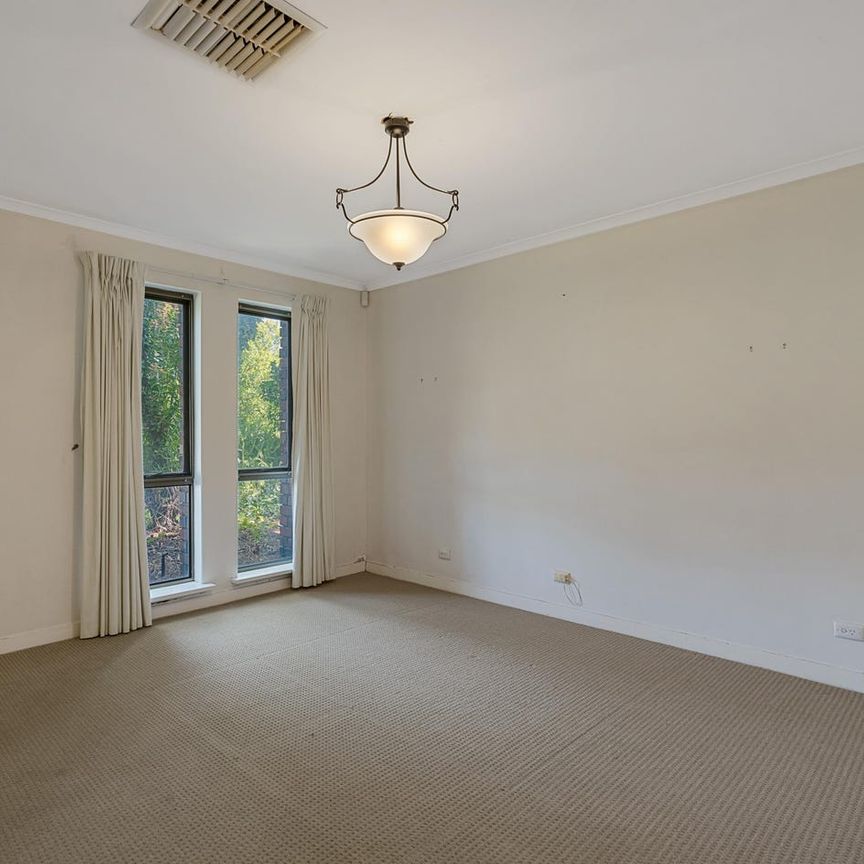 Rossmoyne Senior Highschool Catchment! - Photo 1