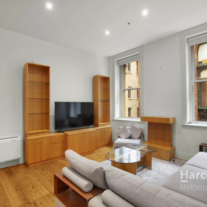 Spacious in Perfect Location - Furnished - Photo 1