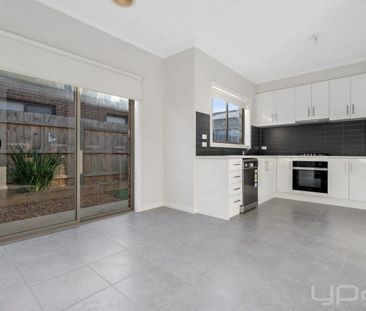 Stylish Comfort Meets Convenience - Photo 4