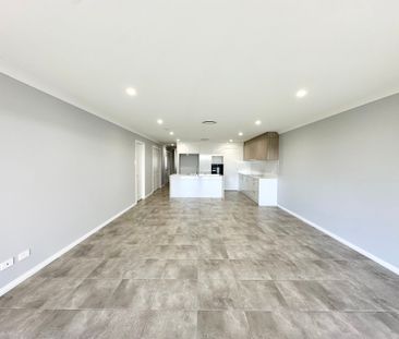 Contemporary Family Haven with Premium Finishes in Gilead - Photo 4
