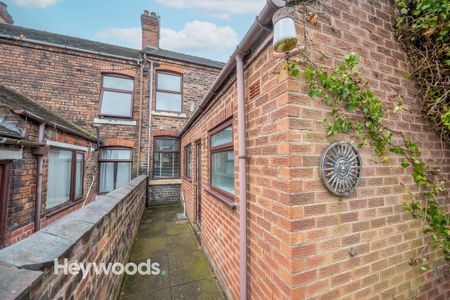 2 bed terraced house to rent in Campbell Terrace, Birches Head, Stoke-on-Trent ST1 - Photo 3