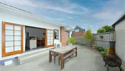 Three bedroom home in prime location - Photo 4