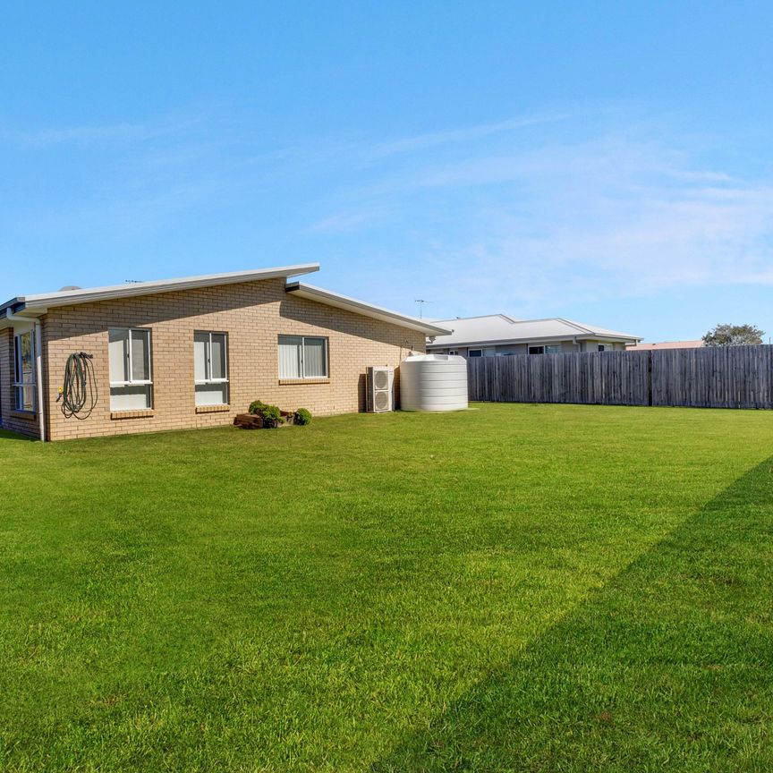 SPACIOUS FAMILY HOME IN A GREAT LOCATION! - Photo 1