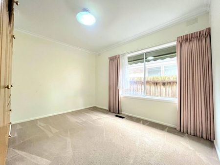 4-Bed Sun-Soaked Living in Moorabbin - Photo 2