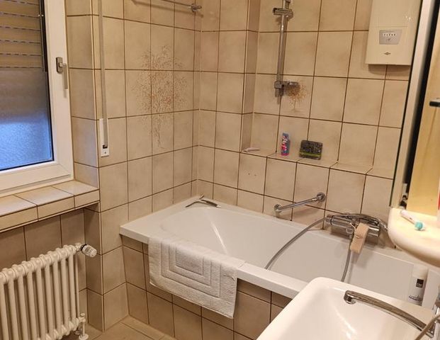 Schöne helle Dachgeschoss-Wohnung auf dem Quellberg in RE - Photo 1