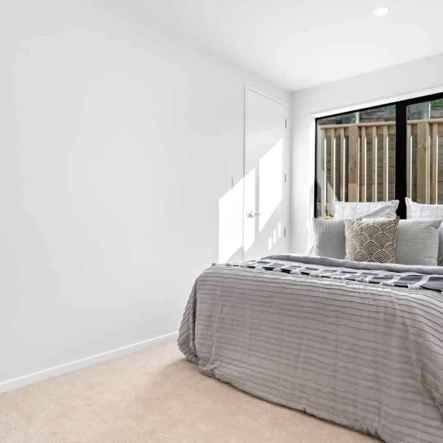 Spacious & Stylish - Photo 1