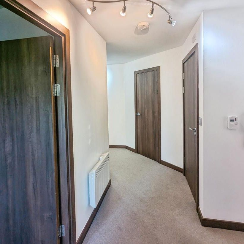 Front Lane, Upminster, RM14 - Photo 1