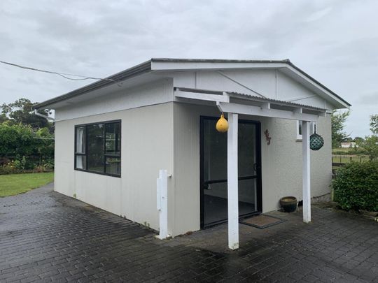 One bedroom self-contained flat in quiet setting - Photo 1