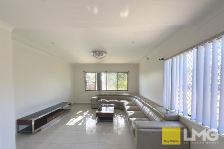 Large Family Home Available For Lease - Photo 2