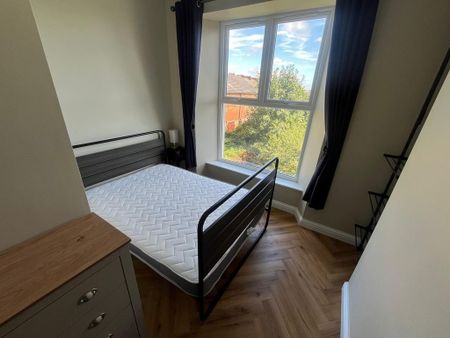 3 bedroom flat to rent - Photo 4