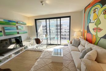 Apartamento T1 mobilado em Miraflores com Vista de Rio, a estrear