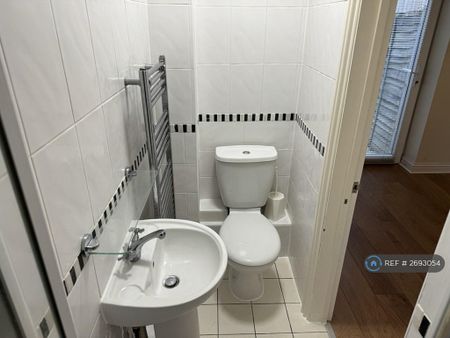 1 bedroom flat to rent - Photo 4