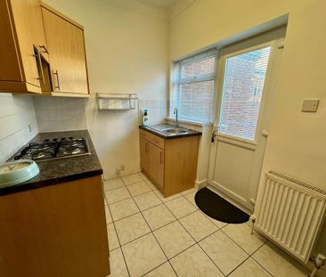 2 bedroom end of terrace house to rent - Photo 4