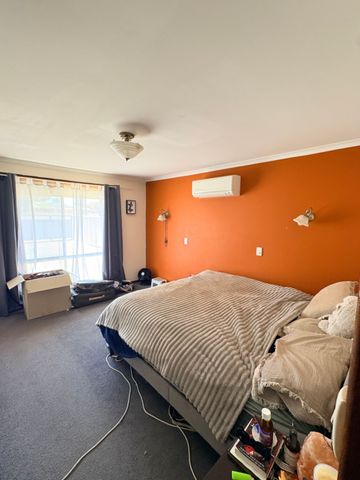 Spacious Family Living on a Large Block - Photo 2