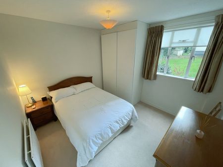 2 Bed Flat, Nightingale Lane, SW12 - Photo 2