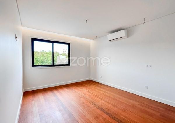 Apartamento T4 em Porto