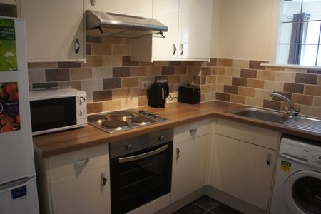 Town Centre, West Green, Crawley - Photo 4