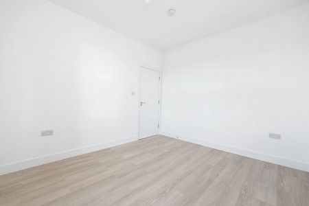 5 bedroom semi-detached house to rent - Photo 4