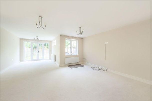 3 bedroom semi-detached house to rent - Photo 1