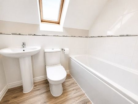Four Bedroom House To Let on Childers Court - Photo 4
