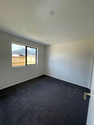 Amazing location in Auranga 4 bedroom stand alone - Photo 3