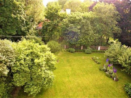 Sonnige 2-Zimmer-Dachgeschosswohnung mit Grünblick, Terrasse & Kachelofen – 47 m² in Leoben-Zentrum - Foto 2