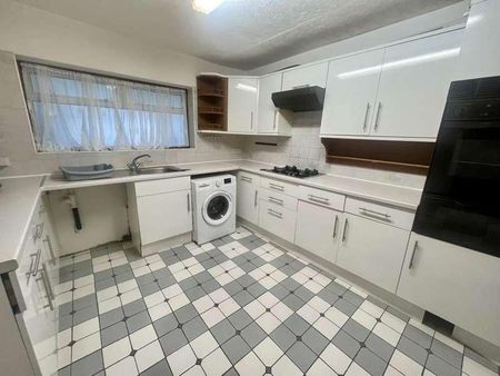 Wych Hill, Woking, GU22 - Photo 3