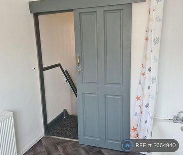 2 bedroom end of terrace house to rent - Photo 4