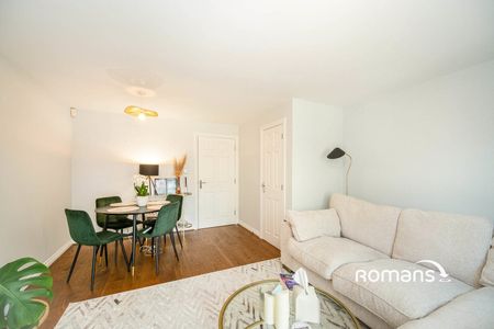 Waterloo Road, Crowthorne, Berkshire, RG45 - Photo 2