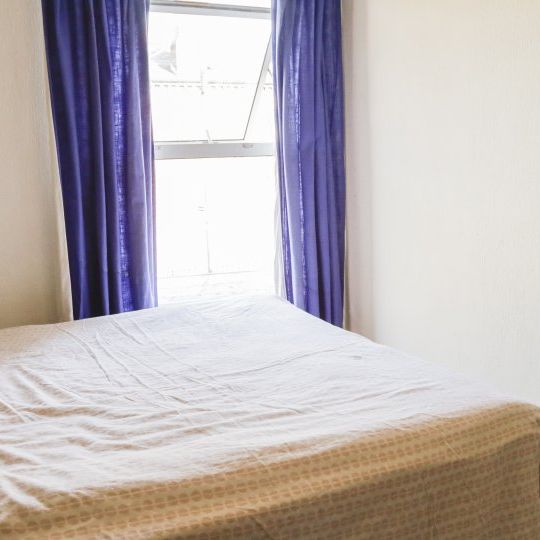 Comfy room to rent in 7-bedroom flat in Stoneybatter, Dublin - Photo 1