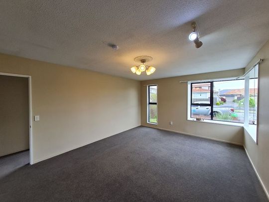Lovely two bedroom house close to Northlands mall! - Photo 1