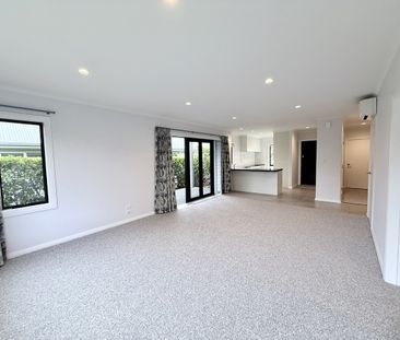 MODERN EASY LIVING IN ORCHARD ESTATE – JUST REDECORATED - Photo 2