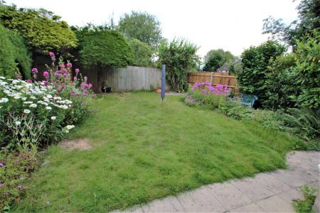 4 bedroom detached house to rent - Photo 3