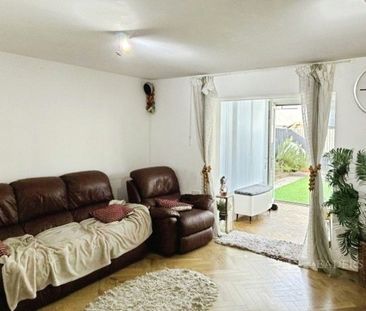 4 bedroom townhouse to rent Dame Judith Way, Portsmouth, PO6 - Photo 1