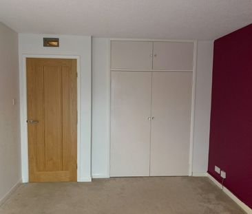 Bungalow to rent on - Photo 6