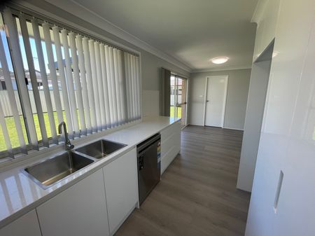 Popular Location - Family Home - Photo 4