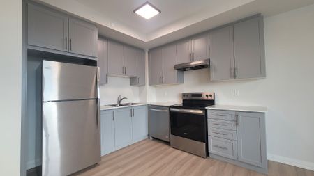 For Lease - 13042 Yonge Street Unit# 307, Richmond Hill, Ontario - Photo 3