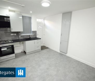 2 bedroom terraced house to rent - Photo 2