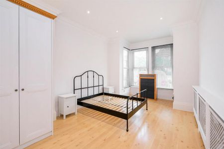 3 bedroom flat to rent - Photo 3
