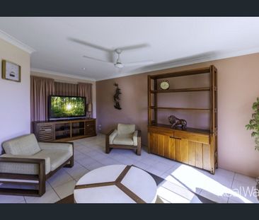 Spacious 4-Bed Home with Double Living and Trailer Access - Photo 1