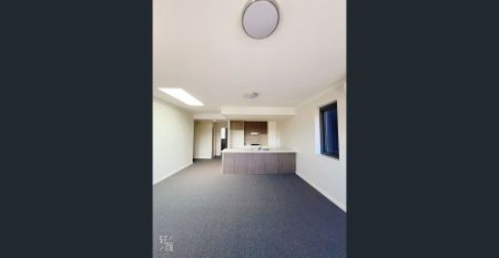 🏡 Luxury 3-Bedroom Apartment in Mascot | Prime Location, Modern Comfort, All-Inclusive Water! Available From 26/11/2025 To 05/02/2026. - Photo 5