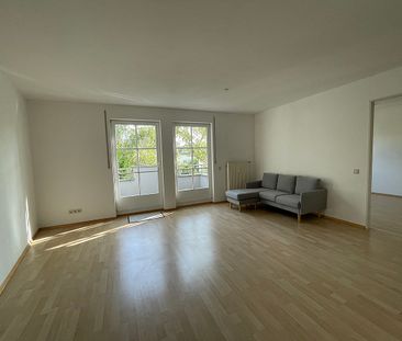 Zentral, hell & charmant: 2-Zimmer-Wohnung mit Balkon - Foto 1