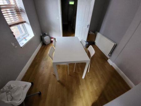 6 bedroom house to rent - Photo 2